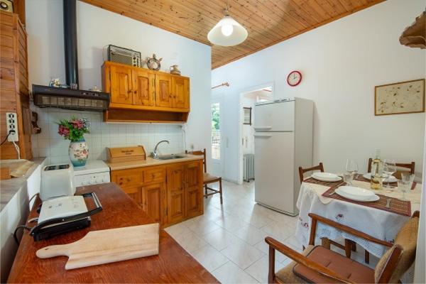 Alekos House Apartment Longos  ภายนอก รูปภาพ